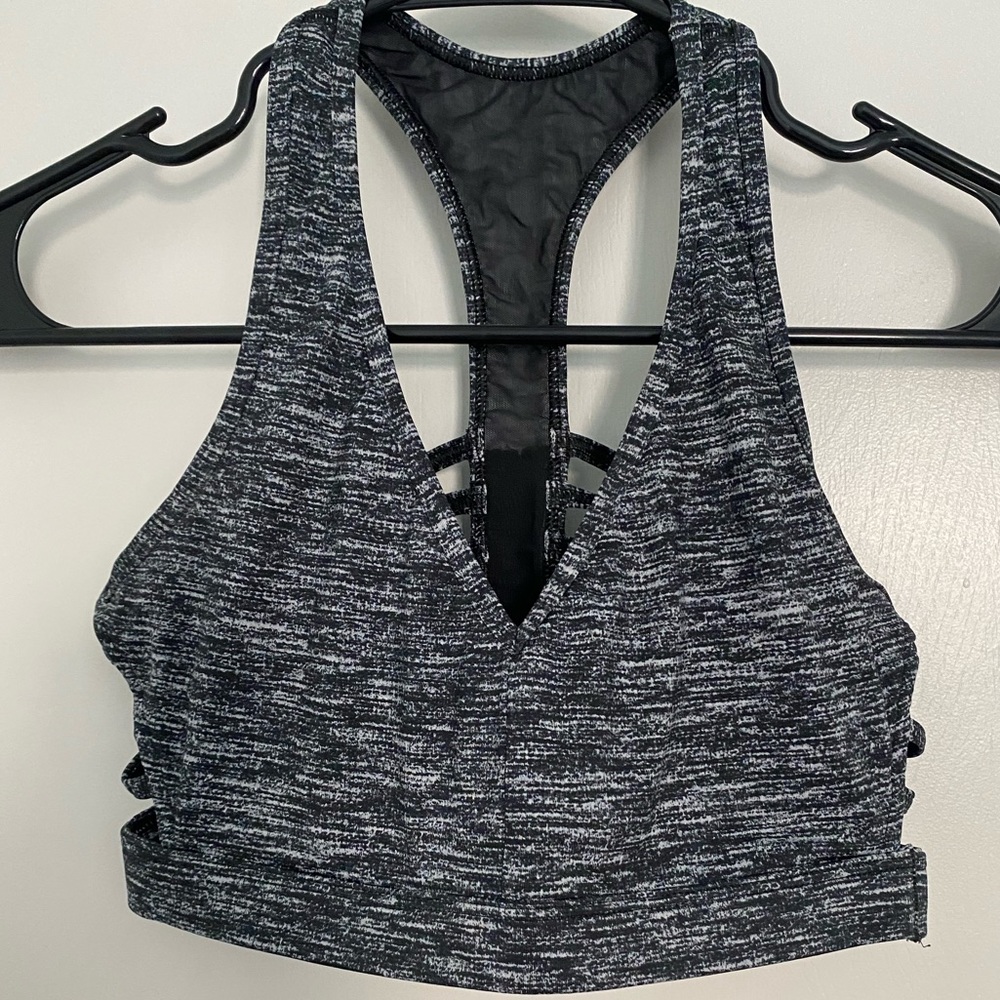 Super Cute Grey Victoria’s Secret Sports Bra w/ Padding. 🩶